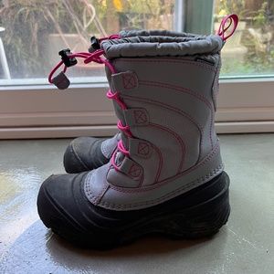 EUC The North Face Youth Alpenglow IV Boot, Frost Grey/Mr. Pink, Size Youth 1